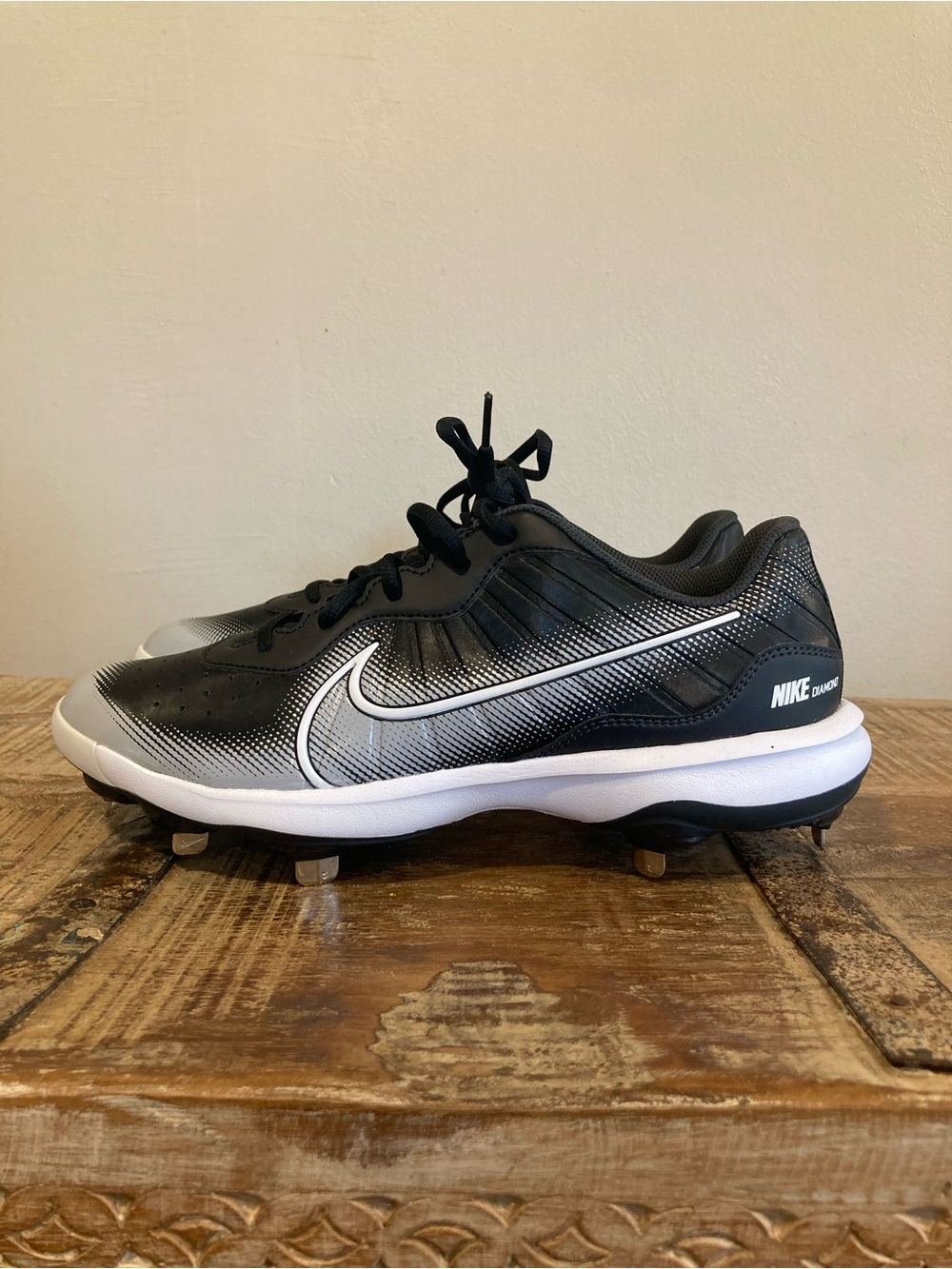 Nike Men’s Baseball Clears Black and White Size 10
